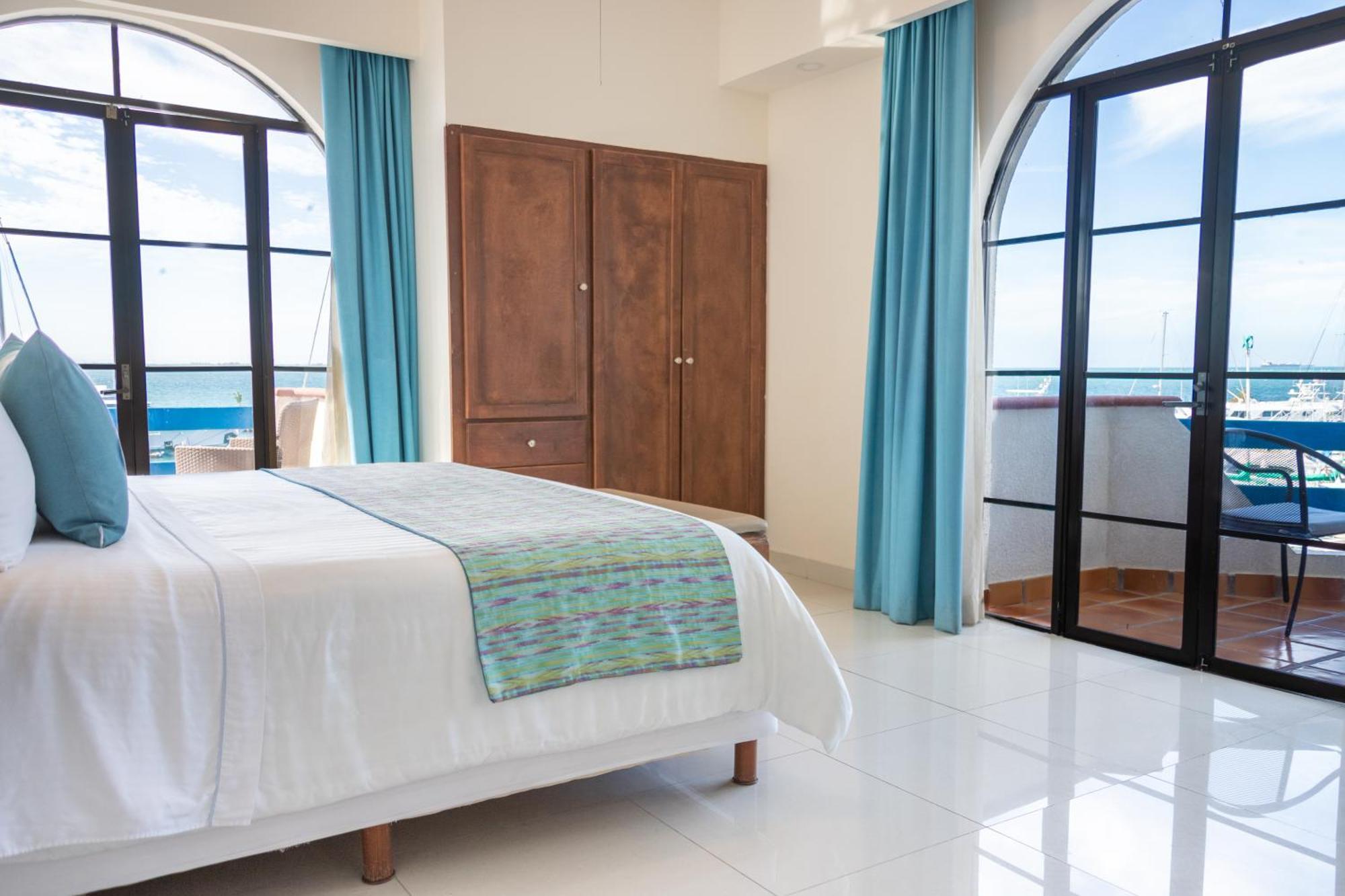The Westmarine Waterfront Hotel ラパス エクステリア 写真