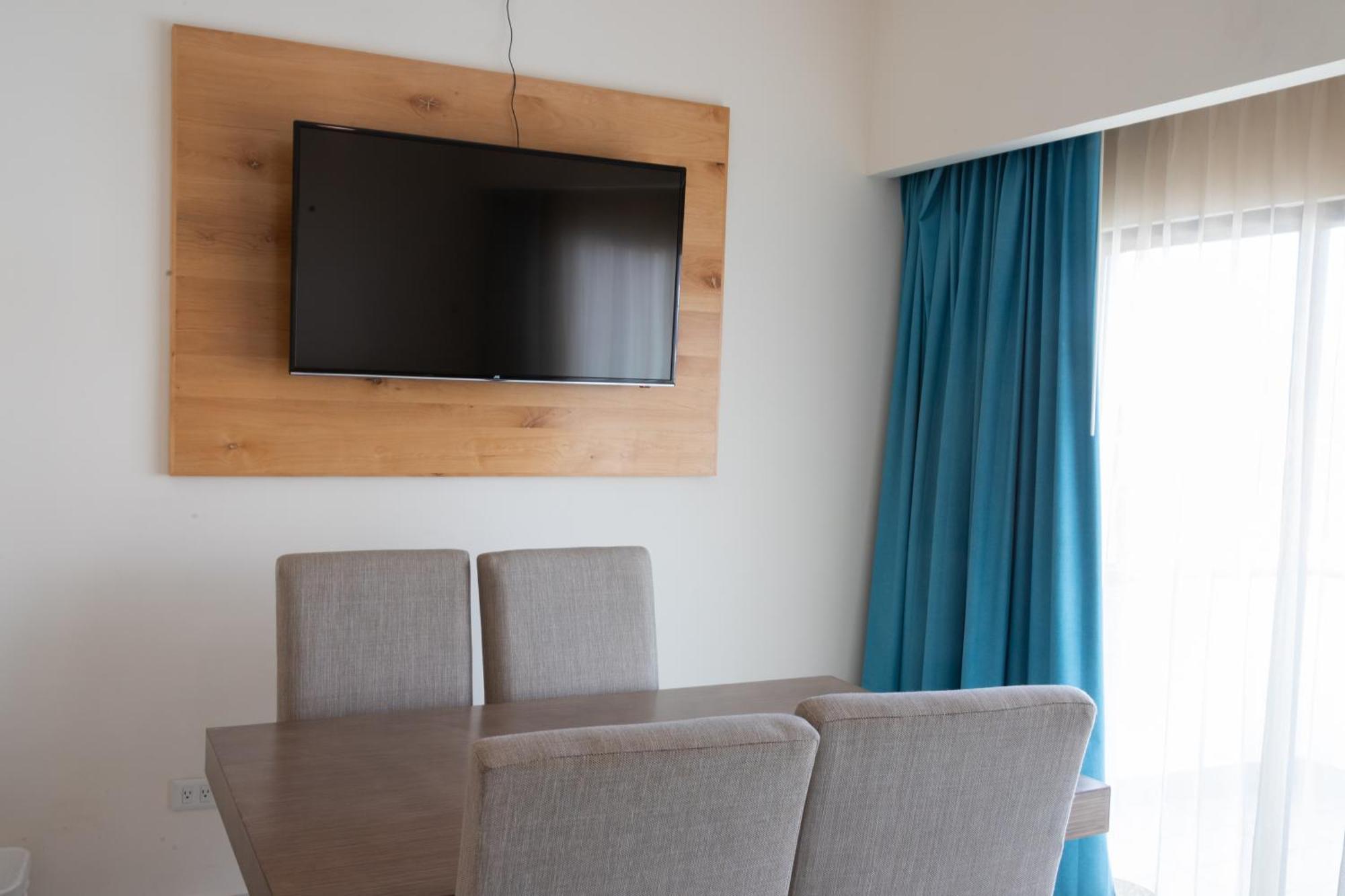 The Westmarine Waterfront Hotel ラパス エクステリア 写真